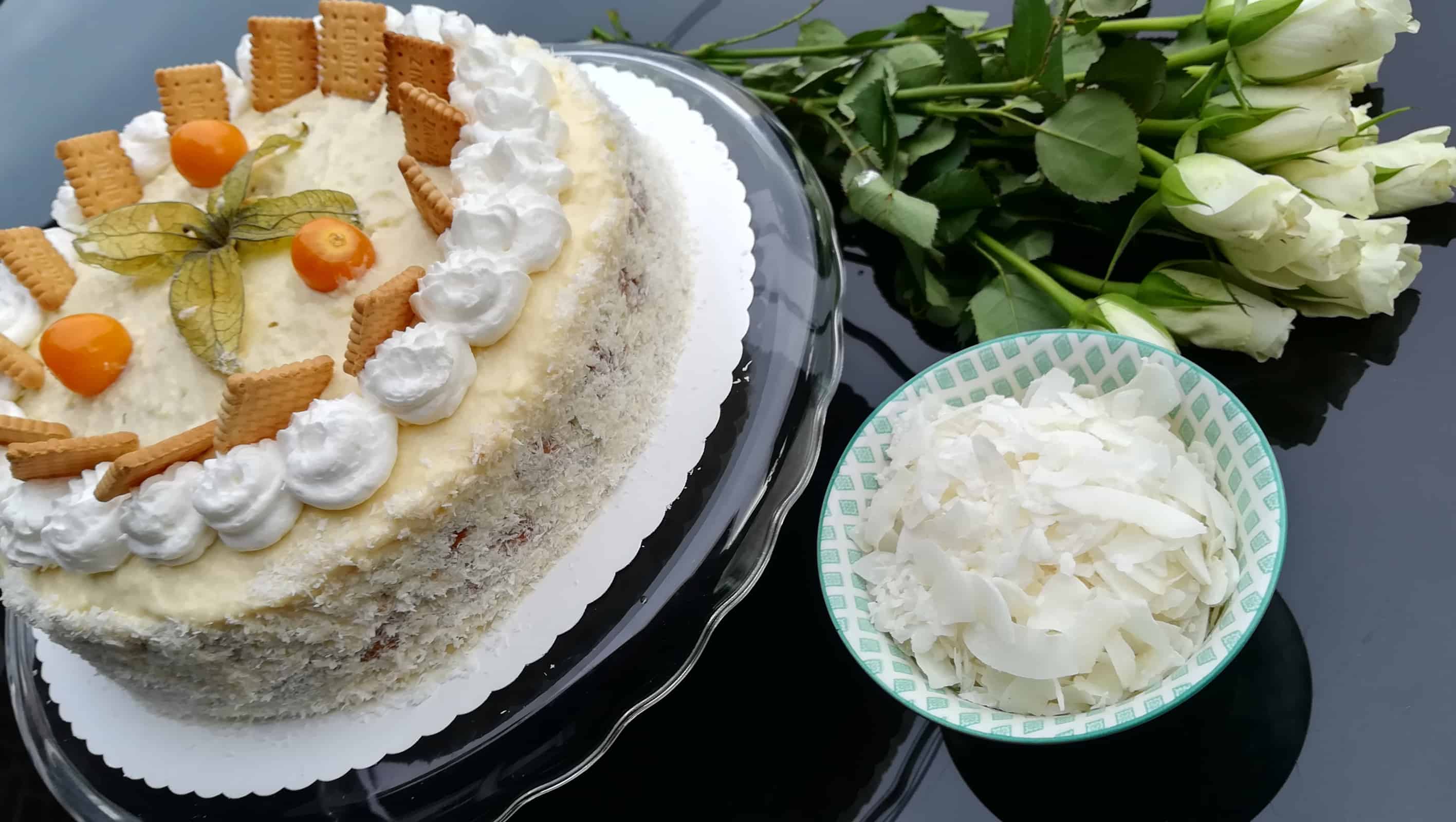 Maková torta s vanilkovým krémom a kokosom
