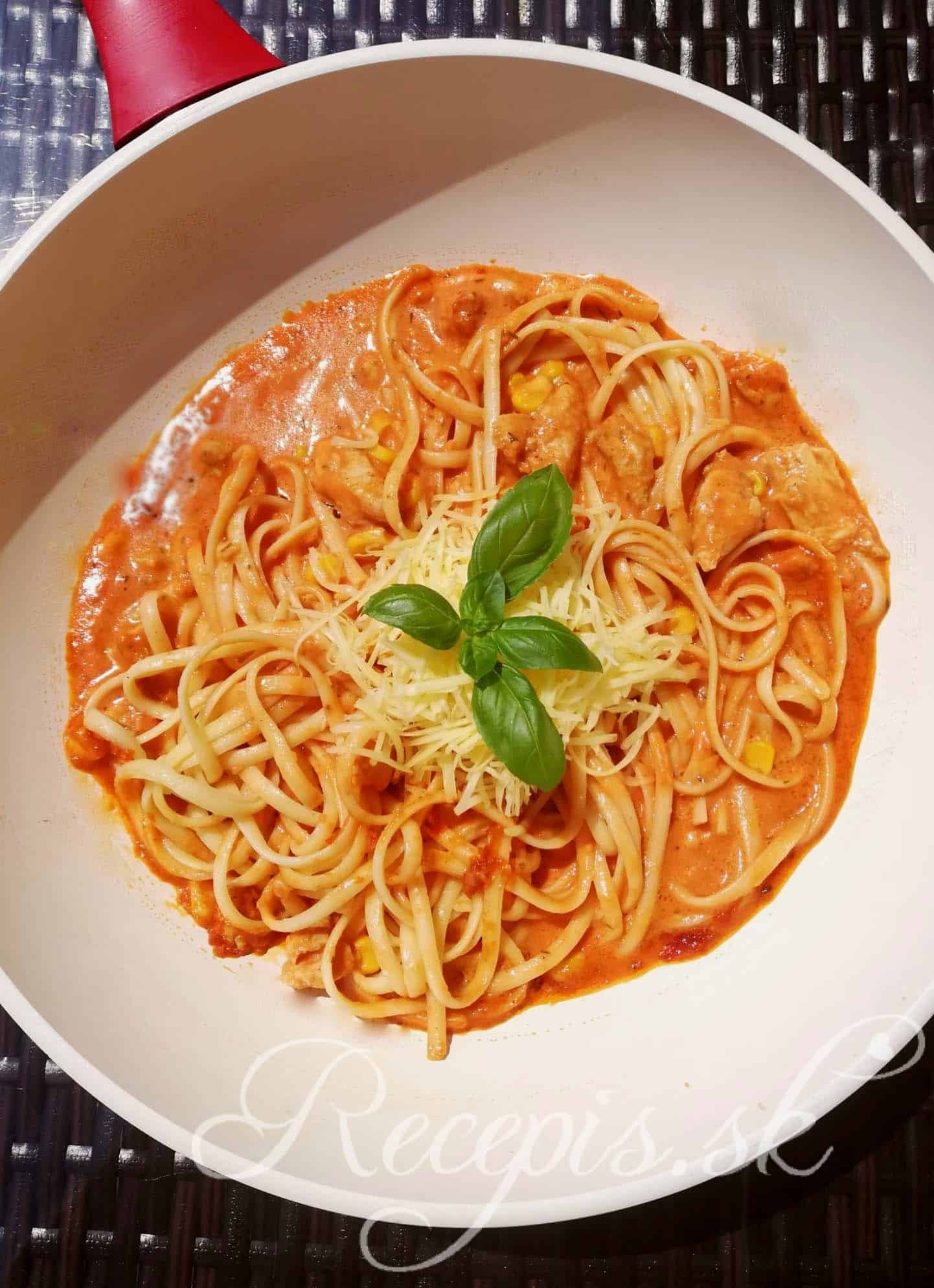Rýchle krémovité špagety s kuracím mäsom