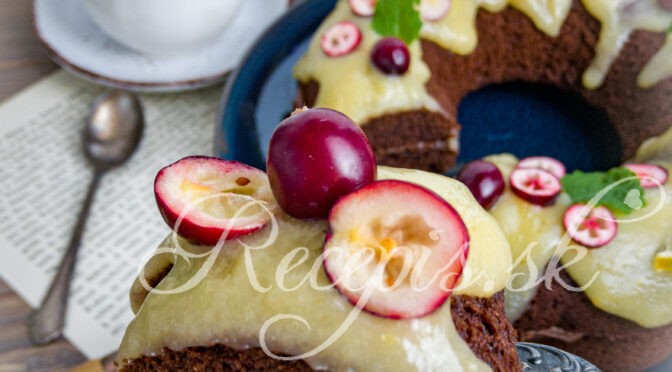 Chocolate cake with lemon curd