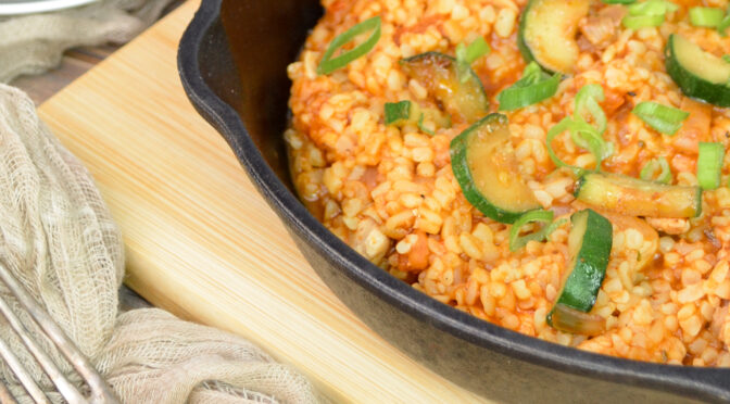 Bulgur s cukinou, recept z jednej panvice