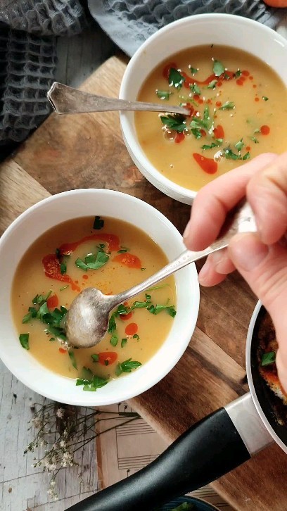 Super easy creamy veggi soup
#veggi #vegetable #zelenina #soup #polevka #polievka #vegan #foodphotographer #foodartclick_#foodphotography #foodblogger #foodiesofinstagram #foodstylist #foodpic #foodlovers #foodphoto #instgram #instafood