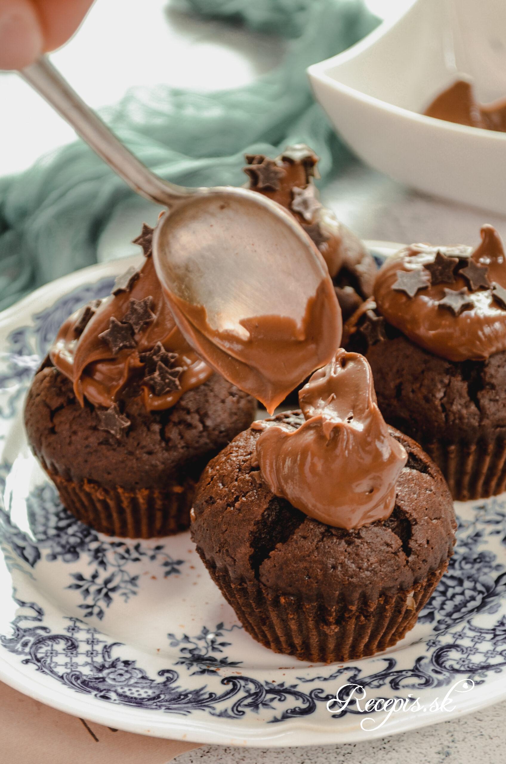 Hrnčekové čokoládové muffiny