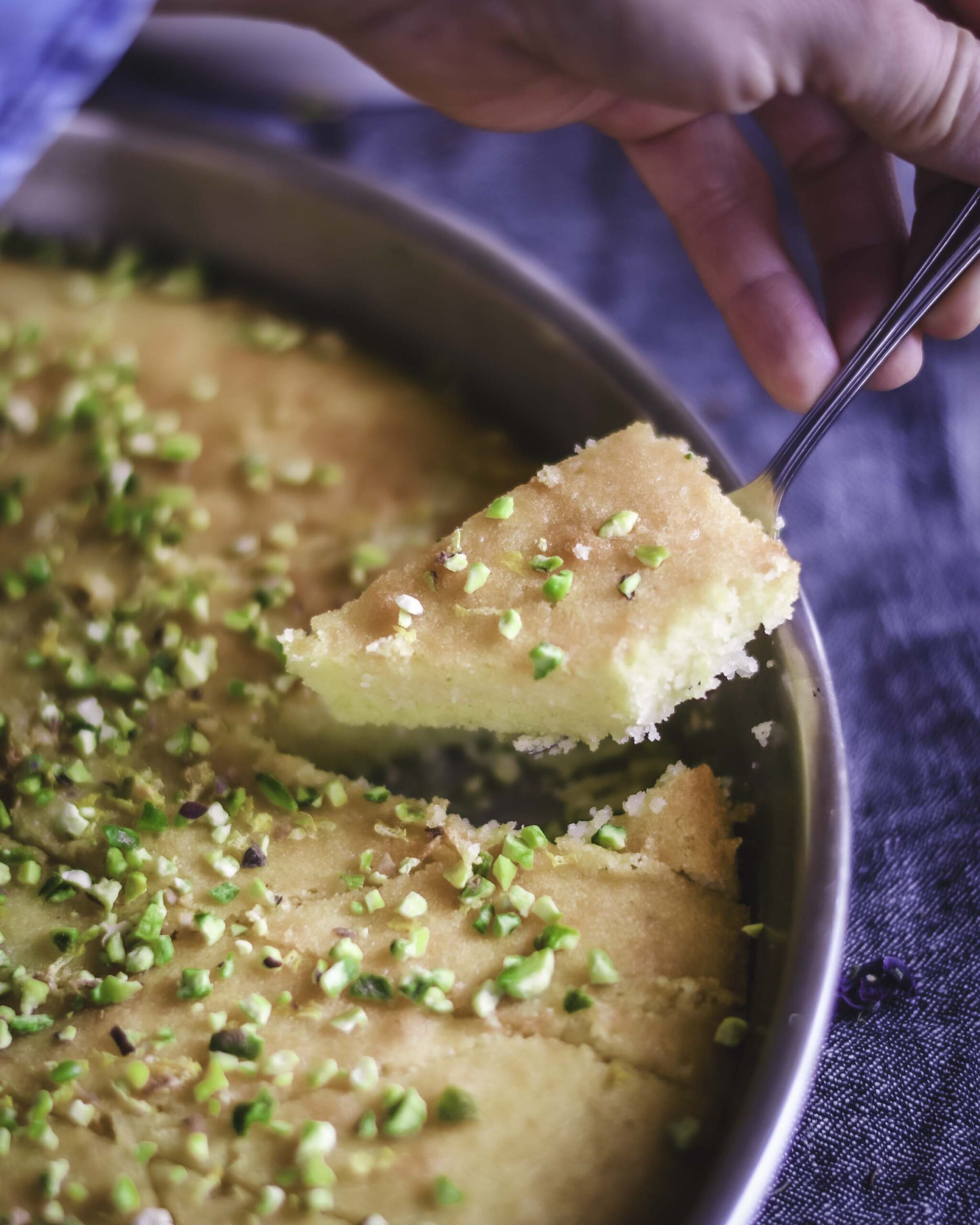 Jednoduchý krupicový hrnčekový koláč na spôsob baklavy