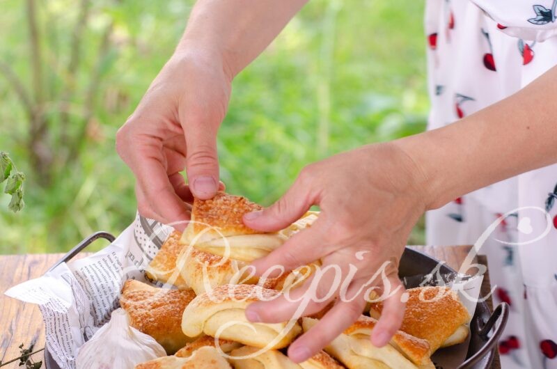 Juhoslovanské cesnakové koláče ako ich robí moja mama