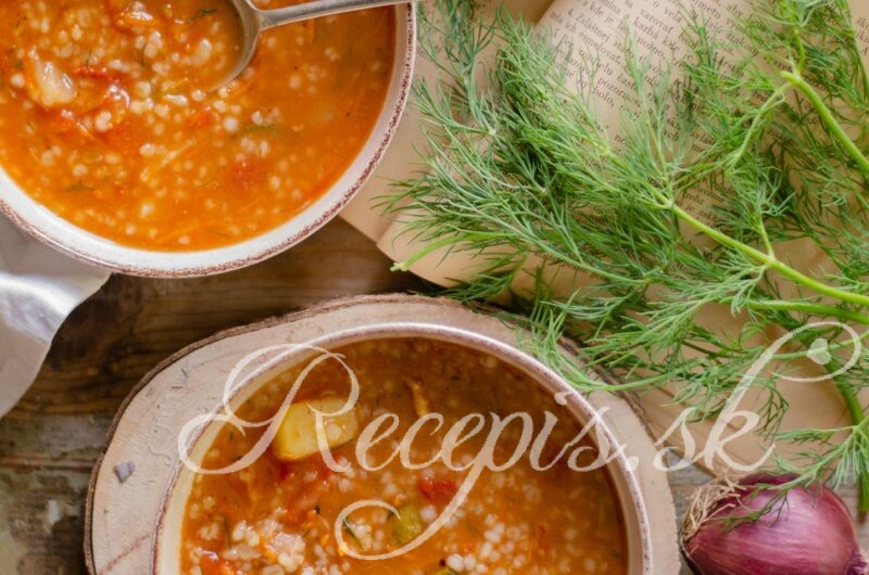 Tradičná ruská polievka Rasolnik