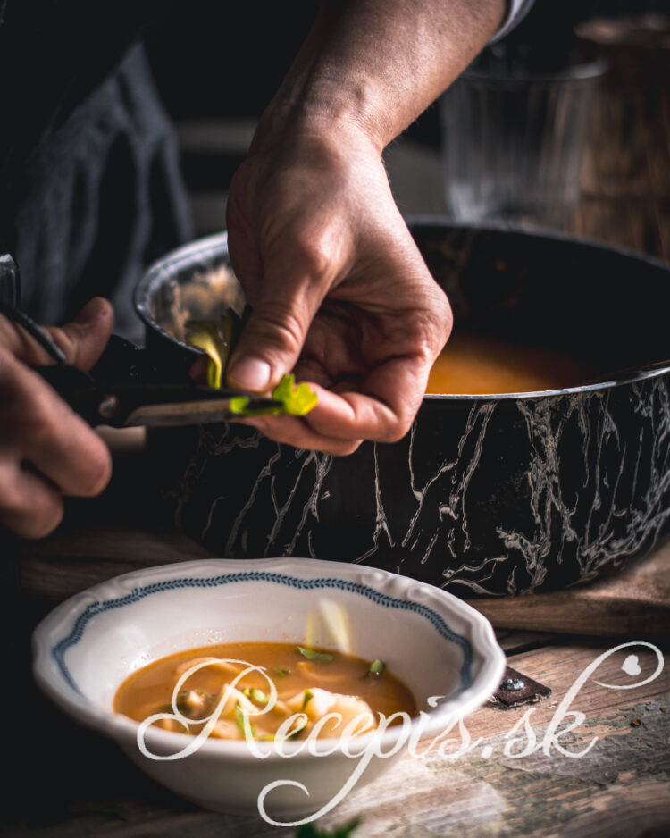 lydia argilli_food photography_bratislava_recept_Bryndzová polievka z vývaru z halušiek