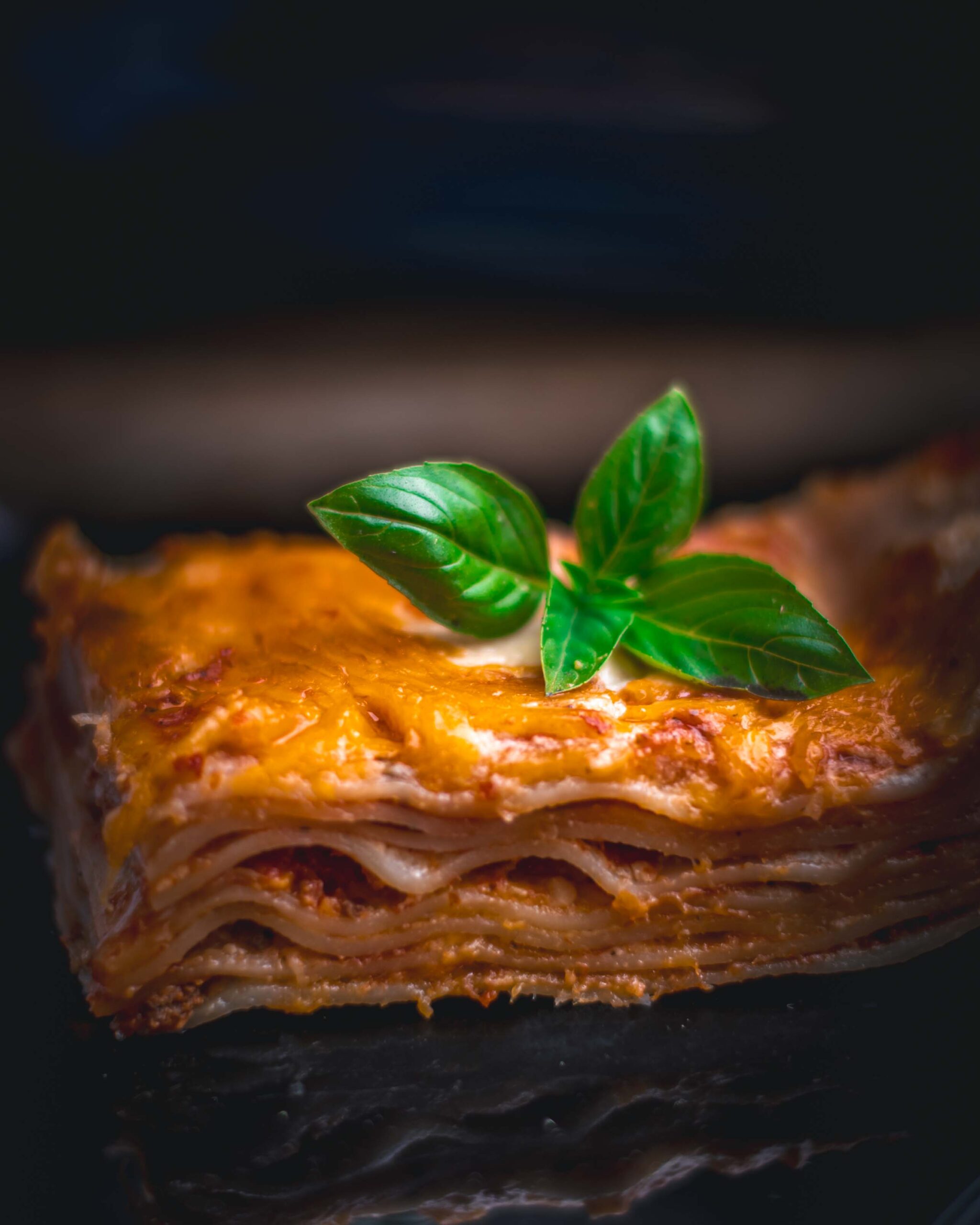 Jemné lasagne s hovädzím mletým mäsom a bešamelovou omáčkou