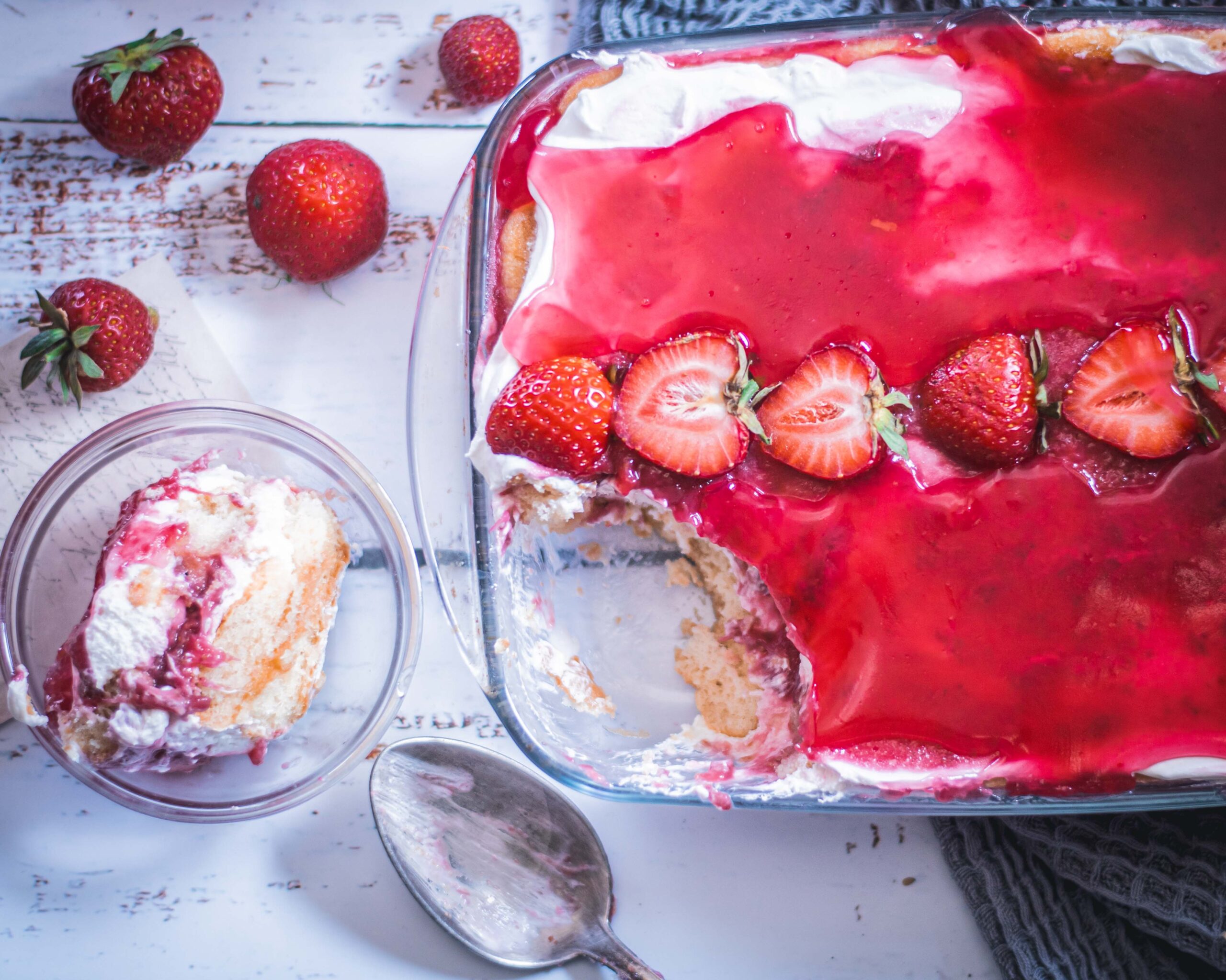 Letné jahodové tiramisu s tvarohom – jednoduchý recept bez pečenia