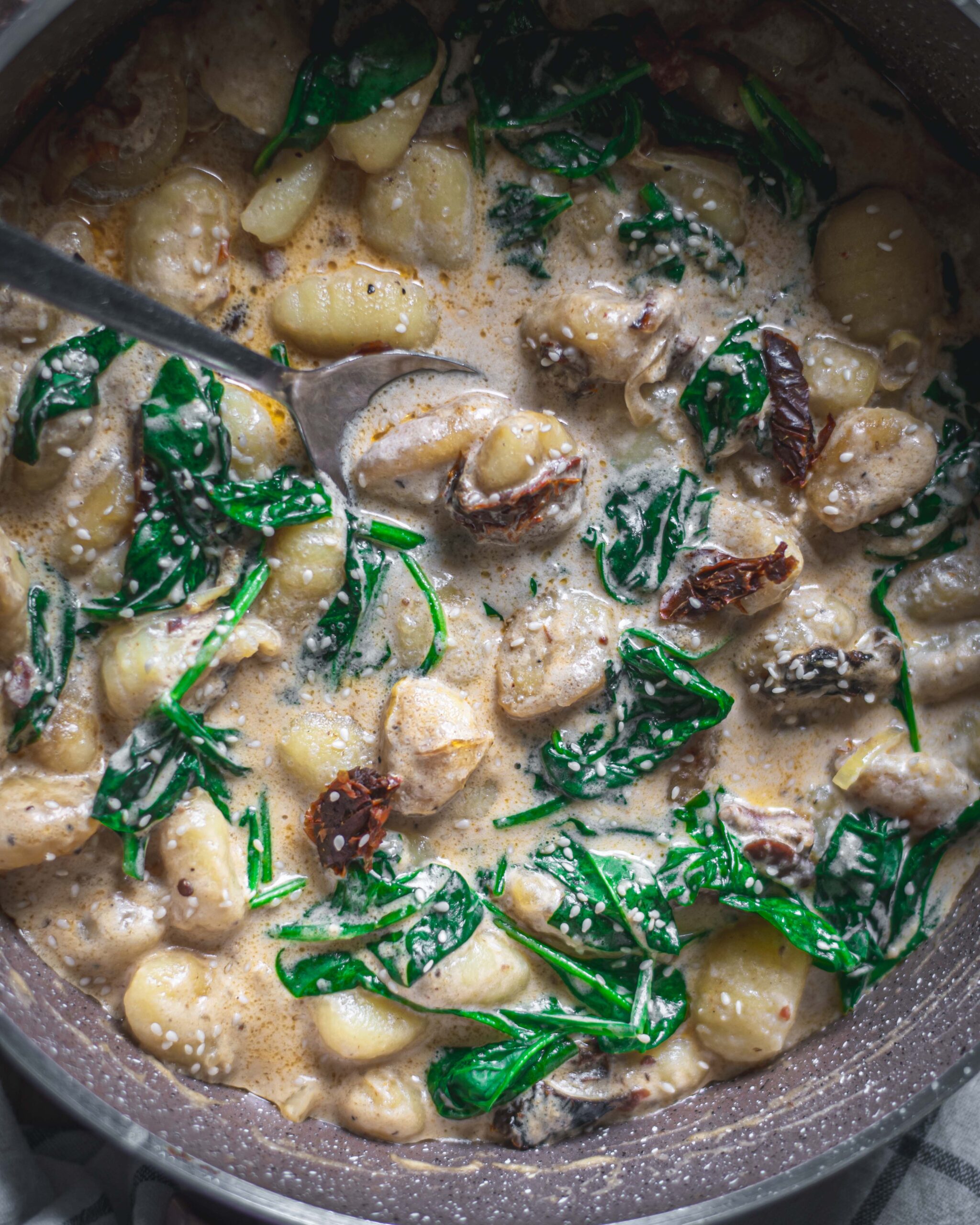 Zemiakové ňoki (gnocchi) v smotanovej omáčke a so špenátom