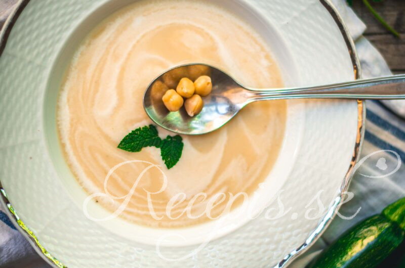 Krémová cuketová polievka s cícerom