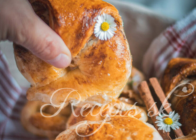 Škoricové uzlíky z pludrovaného cesta