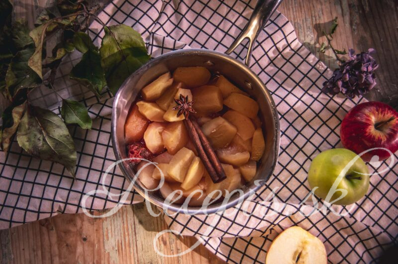 Rýchly jablkový kompót