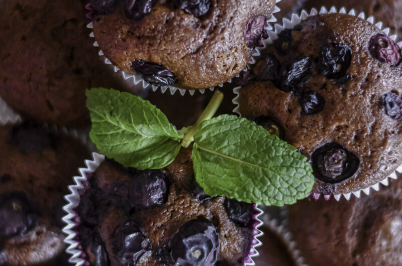 Čokoládové muffiny z kefíru a čučoriedok