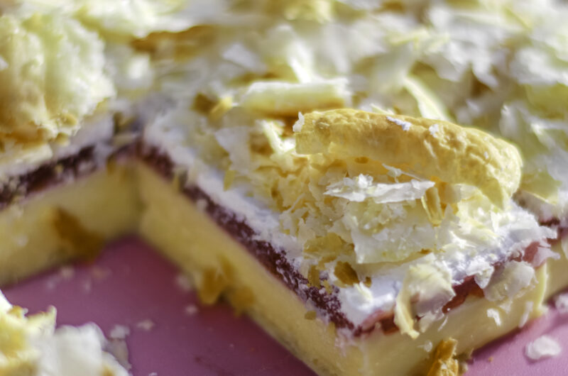 Pudingové rezy z lístkového cesta s malinovou plnkou