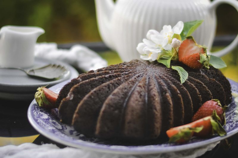 Jednoduchý banánový chlieb z hrnčeka | Vláčny kakaový banana bread s orechmi
