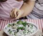 Brokolicový šalát s brusnicami – jednoduchý recept plný vitamínov a minerálov