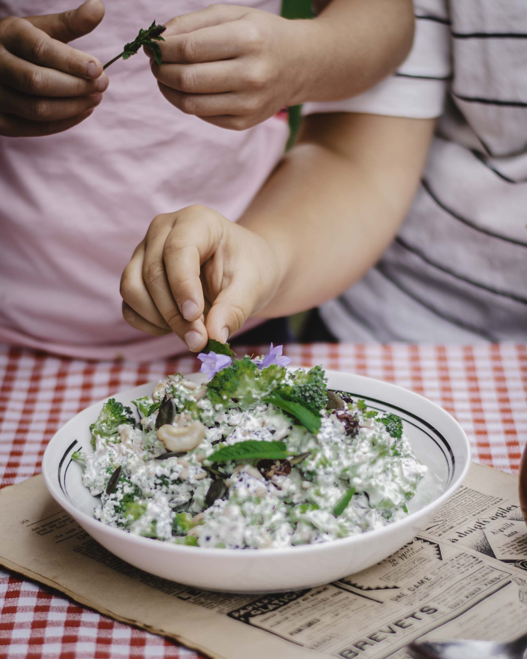 Brokolicový šalát s brusnicami – jednoduchý recept plný vitamínov a minerálov