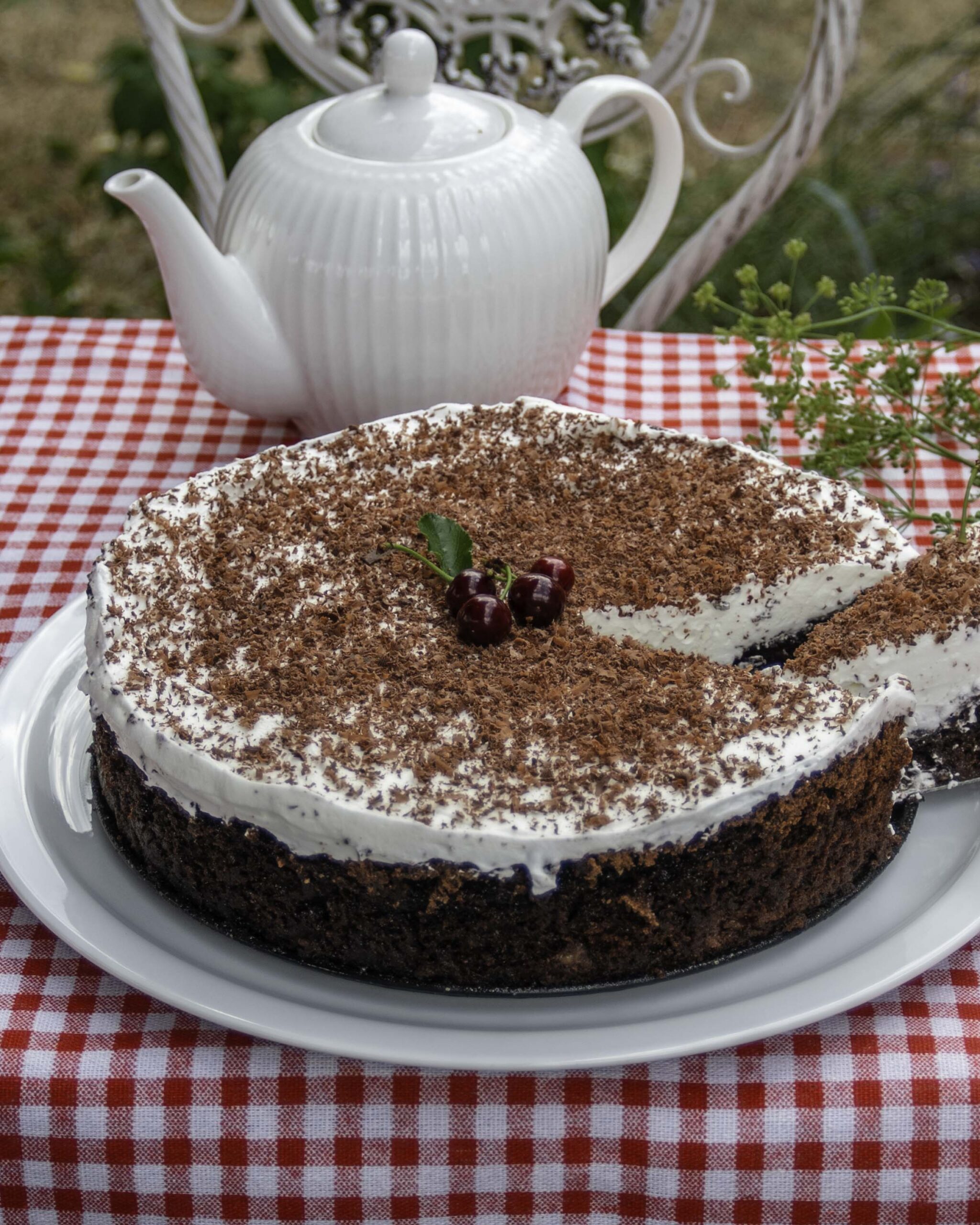 Extra šťavnatá čerešňová torta s makovým korpusom